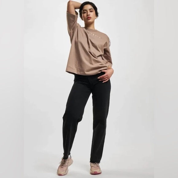 Adidas Originals Brown Tee with White Accents - Picture 4 of 10